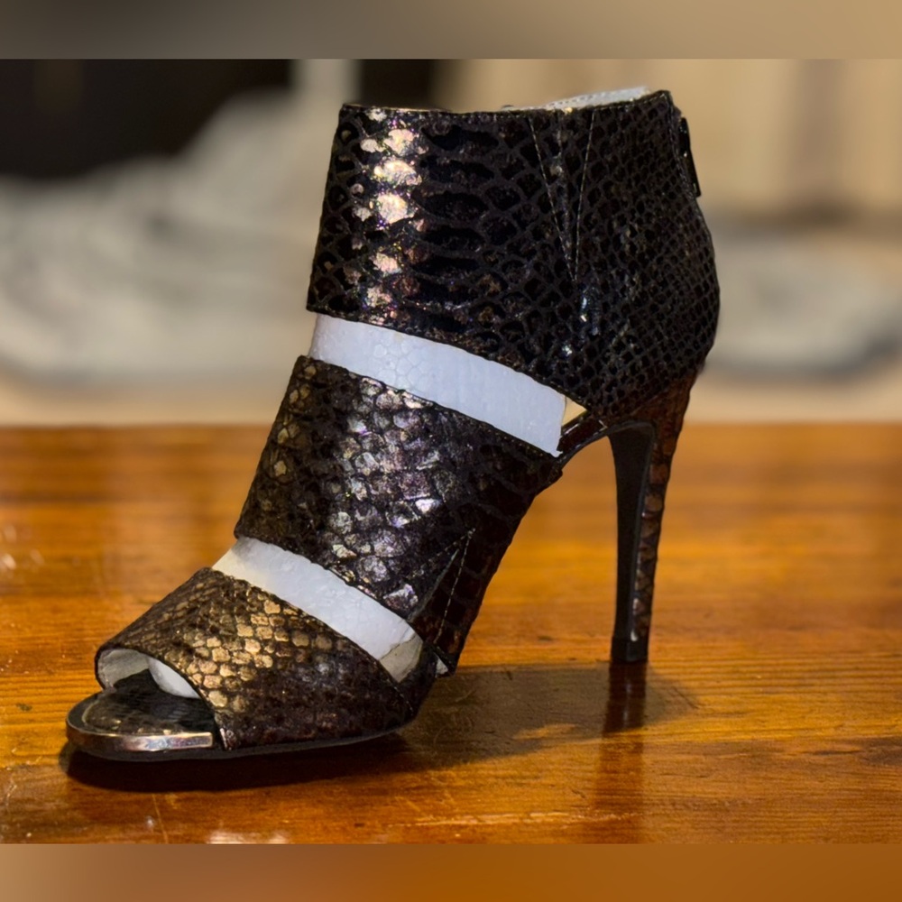 Jessica Simpson Black Stiletto Heels with Snakeskin Texture